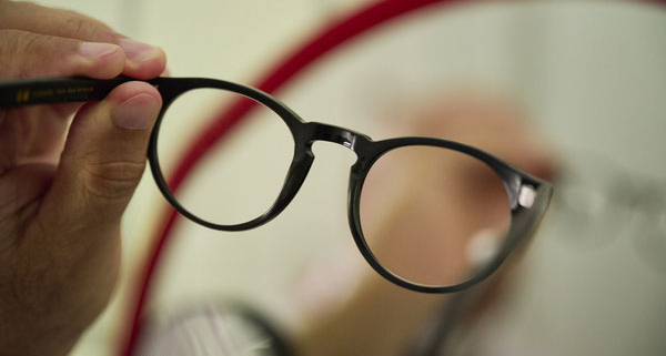 Anti-Schlerggä-Schuum von MIOSELECTION ist die perfekte und desinfizierende Brillenreinigung