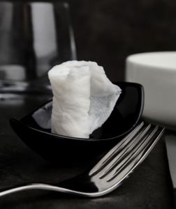 033-MIOSELECTION-2021-LD miniTiSSUE: Die praktische und einfache Lösung in der Gastronomie zum Händeabwischen. Hygienisch und ideal für Ihre Gäste.